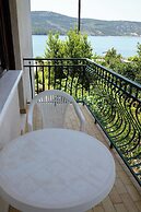 Spacious Seaside Retreat in Poljica