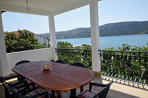 Spacious Seaside Retreat in Poljica