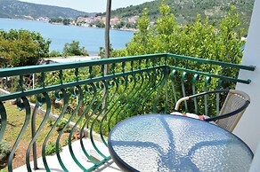 Spacious Seaside Retreat in Poljica