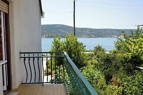 Spacious Seaside Retreat in Poljica