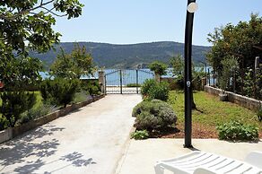 Spacious Seaside Retreat in Poljica