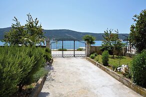 Spacious Seaside Retreat in Poljica