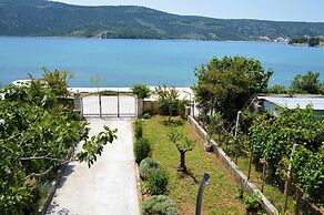 Spacious Seaside Retreat in Poljica