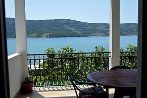 Spacious Seaside Retreat in Poljica