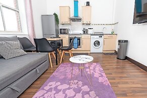 Modern 2-bed Home - Sleeps 6 & Free Parking