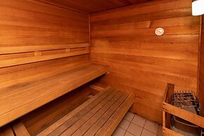 Phoenix Vi 6713 3 Bedroom Condo