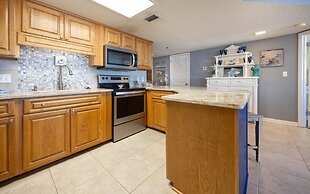 Phoenix Vi 6713 3 Bedroom Condo