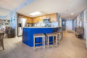 Phoenix Vi 6713 3 Bedroom Condo