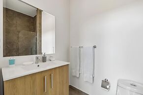 8 min walk to Beach Pool & Golf