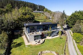 Charming 6-bed Escape- Balconies & Panoramic Views