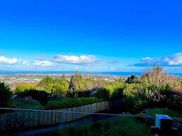 Charming 6-bed Escape- Balconies & Panoramic Views