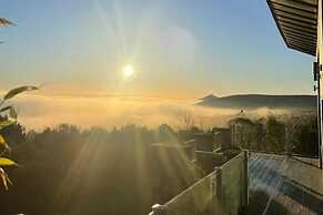 Charming 6-bed Escape- Balconies & Panoramic Views