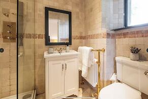 Charming 6-bed Escape- Balconies & Panoramic Views