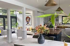 Charming 6-bed Escape- Balconies & Panoramic Views