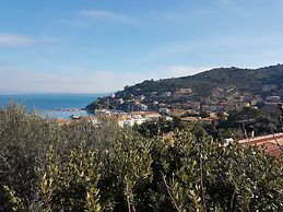Charming Porto Santo Stefano Apartment With Pool Access