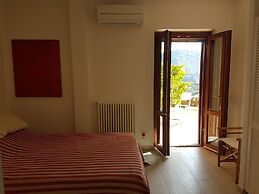 Charming Porto Santo Stefano Apartment With Pool Access