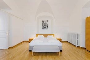 Hotel Benedict