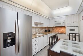 GLOBALSTAY Tides Hollywood Beach Retreat