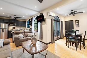 Suite 3 - Jaguar Beach & Pool 2 BR Condo
