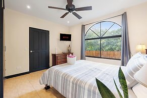 Suite 3 - Jaguar Beach & Pool 2 BR Condo