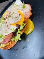 GEORGE B BOUTIQUE LODGE