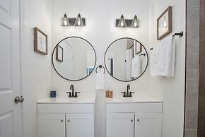 Feel Chill and Enjoy 4BR 3BA Near Fun Riverwalk