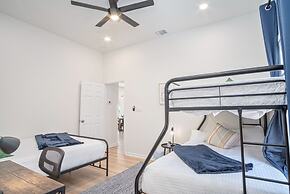 Feel Chill and Enjoy 4BR 3BA Near Fun Riverwalk