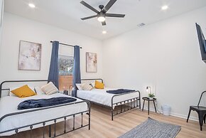 Feel Chill and Enjoy 4BR 3BA Near Fun Riverwalk