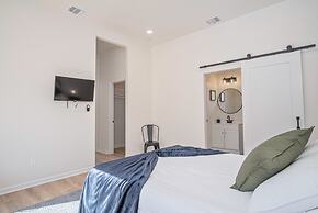 Feel Chill and Enjoy 4BR 3BA Near Fun Riverwalk