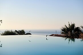 Stunning Tower, With Infinity Pool in Sicily