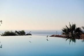 Stunning Tower, With Infinity Pool in Sicily