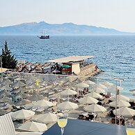 Ares Beachfront Luxury Rooms