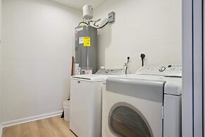 Stylish Spacious Comfort 4BR 3BA Downtown Gem