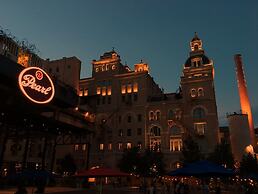 Stylish Spacious Comfort 4BR 3BA Downtown Gem