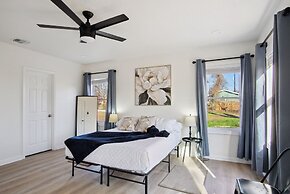Stylish Spacious Comfort 4BR 3BA Downtown Gem