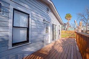 Stylish Spacious Comfort 4BR 3BA Downtown Gem