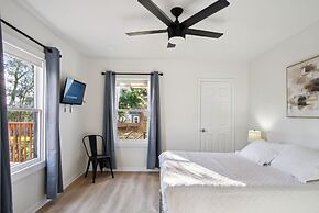 Stylish Spacious Comfort 4BR 3BA Downtown Gem