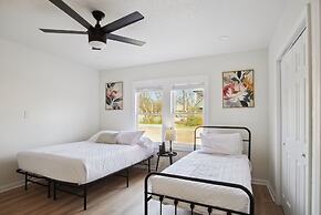Stylish Spacious Comfort 4BR 3BA Downtown Gem