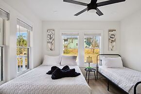 Stylish Spacious Comfort 4BR 3BA Downtown Gem