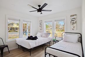 Stylish Spacious Comfort 4BR 3BA Downtown Gem