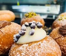 Leone Suite View & Restaurant