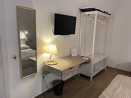 Leone Suite View & Restaurant