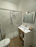 Leone Suite View & Restaurant