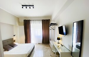 Leone Suite View & Restaurant