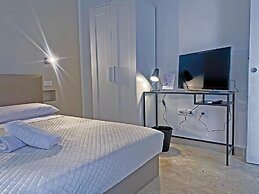 Leone Suite View & Restaurant