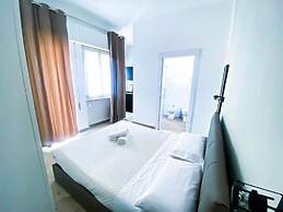 Leone Suite View & Restaurant