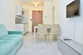 Stylish Beachfront Flat in Residence With Pool