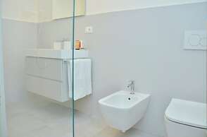 Modern Seaside Apartment With Pool