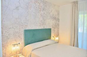 Modern Seaside Apartment With Pool