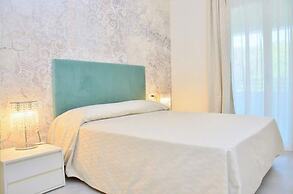 Modern Seaside Apartment With Pool